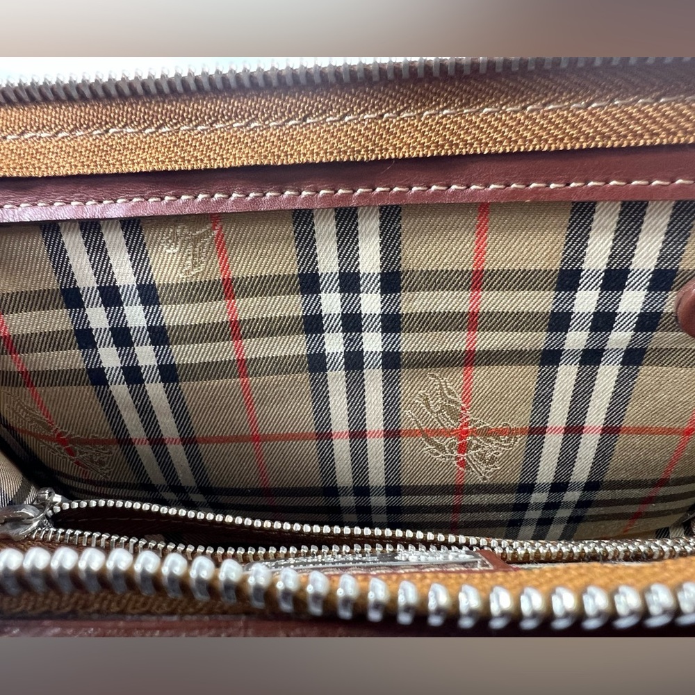 Burberrys of London Brown Pebbled Leather Wristlet with Plaid Lining (Vintage) - Picture 11 of 13